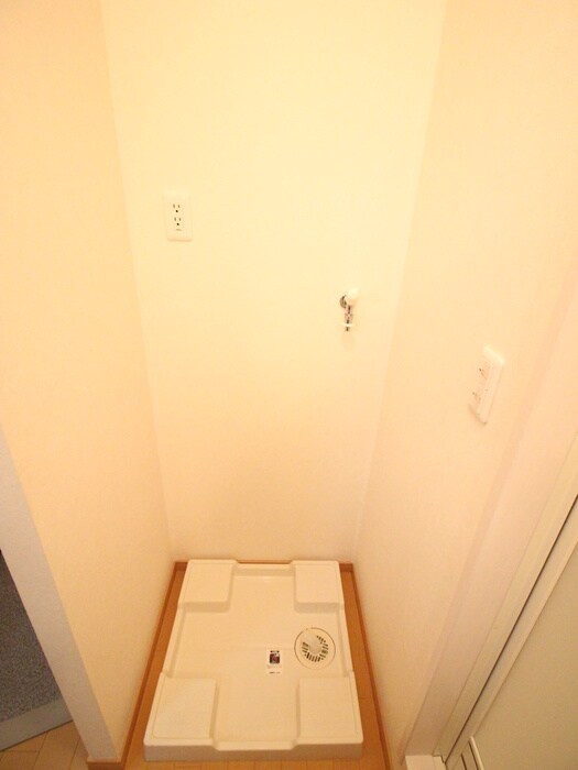 物件内観写真9　(洗濯機置場)