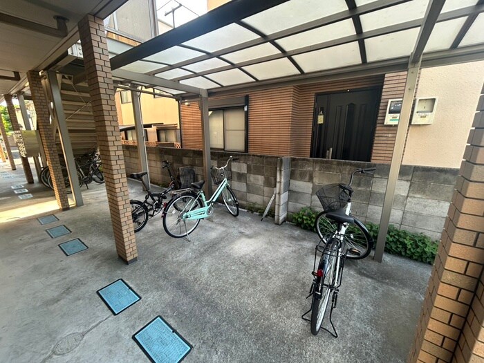 物件外観写真5　(駐輪場)