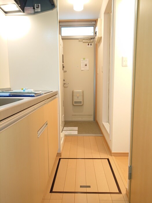 物件内観写真16　(玄関)