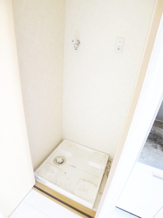 物件内観写真13　(洗濯機置場)