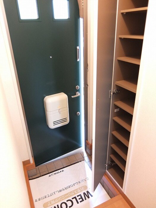 物件内観写真7　(玄関)