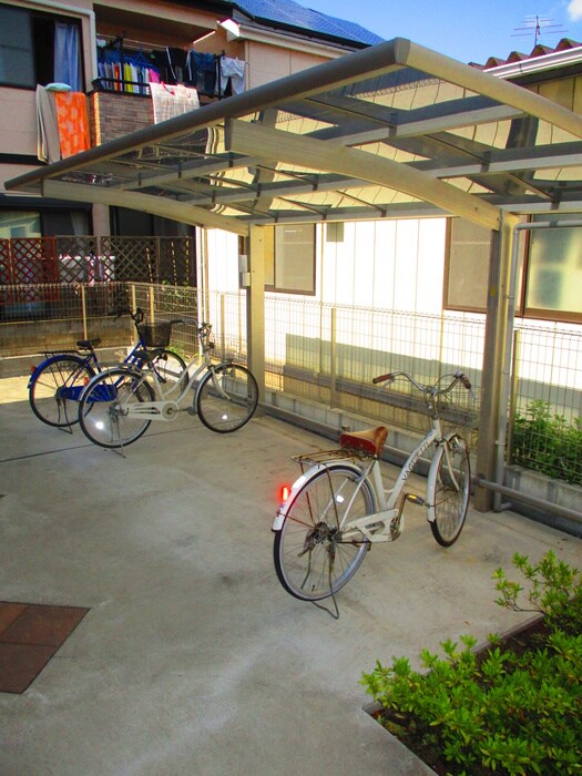 物件外観写真4　(駐輪場)