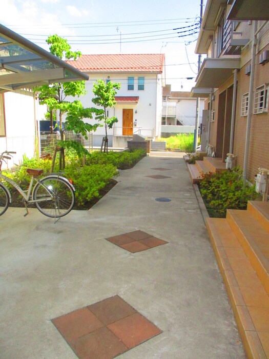 物件外観写真5　(エントランス部分)