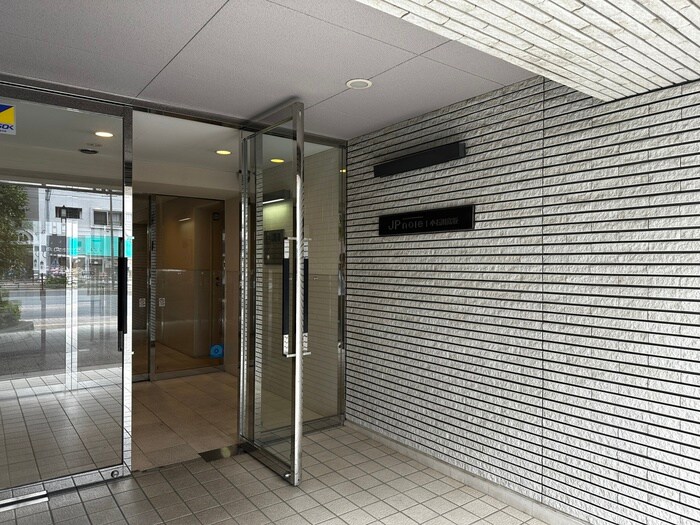 物件外観写真3　(エントランス部分)