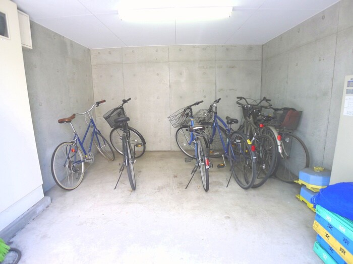 物件外観写真4　(駐輪場)