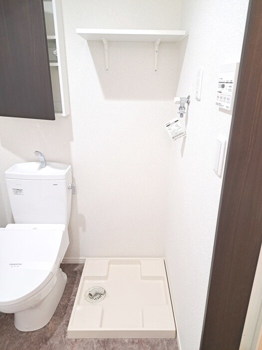 物件内観写真15　(洗濯機置場)