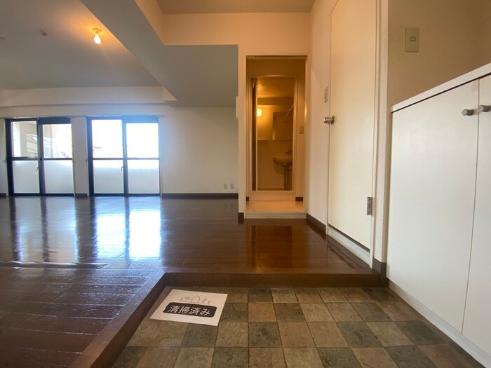 物件内観写真11　(玄関)