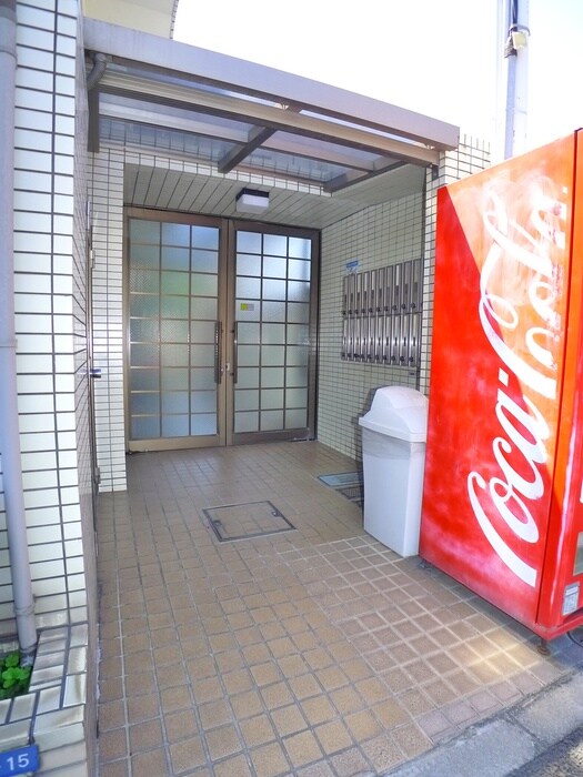 物件外観写真2　(エントランス部分)