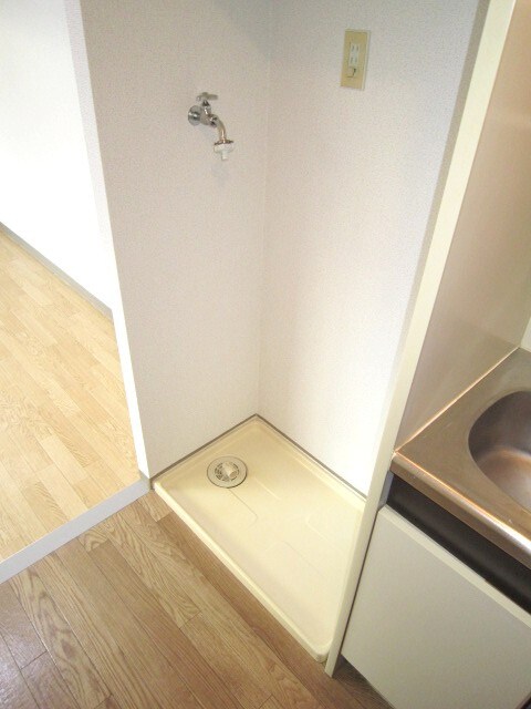 物件内観写真11　(洗濯機置場)