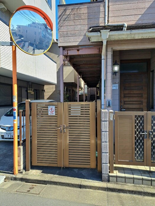 物件外観写真4　(エントランス部分)