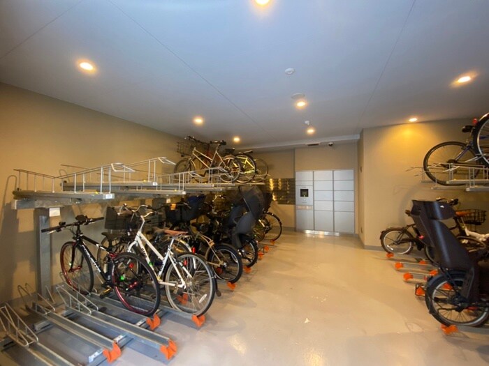 物件外観写真4　(駐輪場)