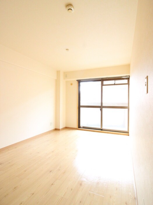 物件内観写真8　(室内からの展望)