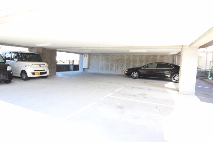 物件外観写真4　(駐車場)