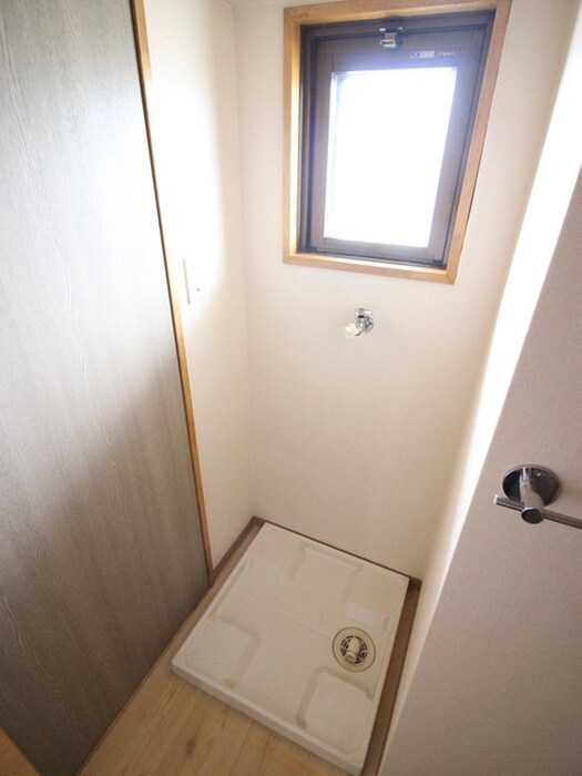 物件内観写真11　(洗濯機置場)