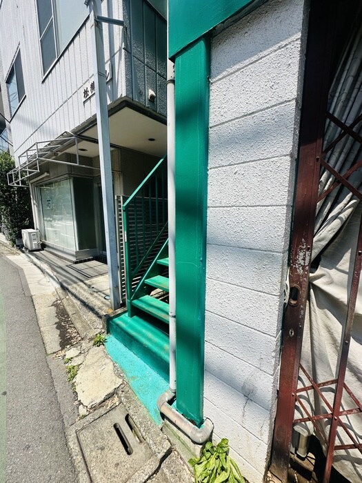 物件外観写真3　(エントランス部分)