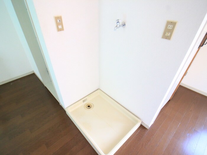 物件内観写真13　(洗濯機置場)