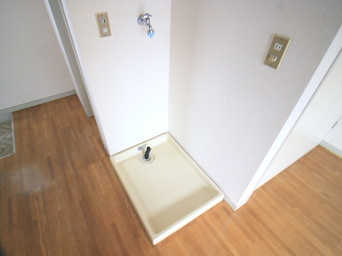 物件内観写真14　(洗濯機置場)