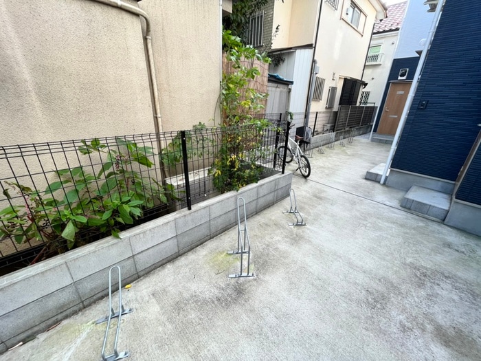 物件外観写真4　(駐輪場)