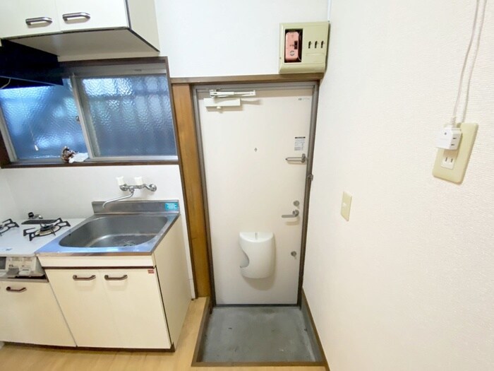 物件内観写真16　(玄関)