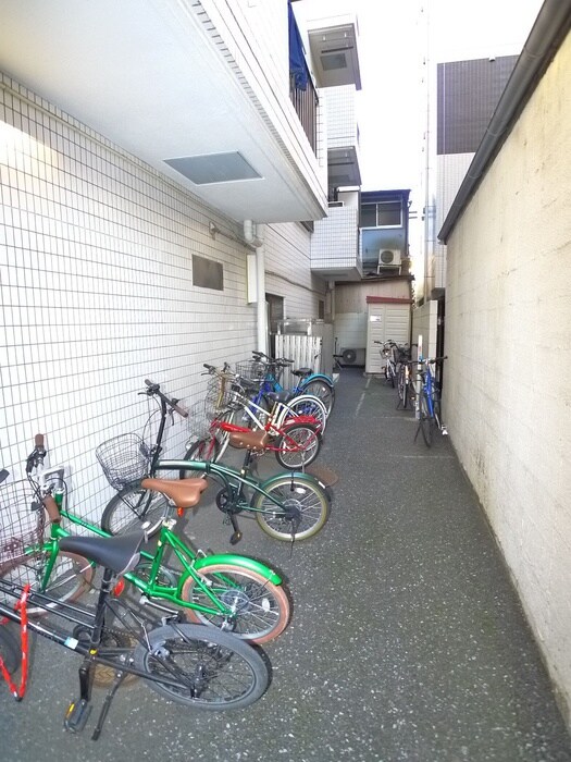 物件外観写真4　(駐輪場)