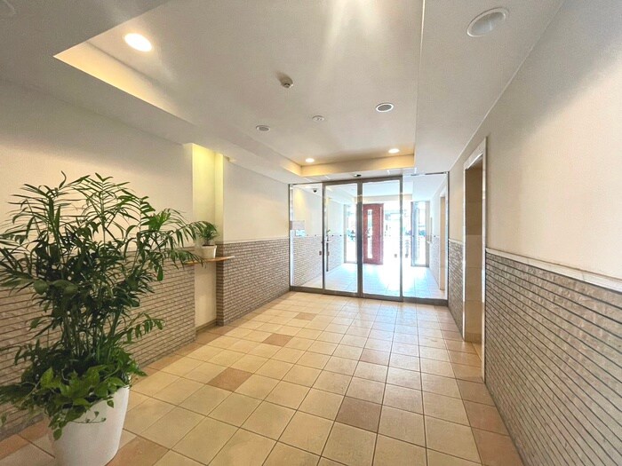 物件外観写真4　(エントランス部分)