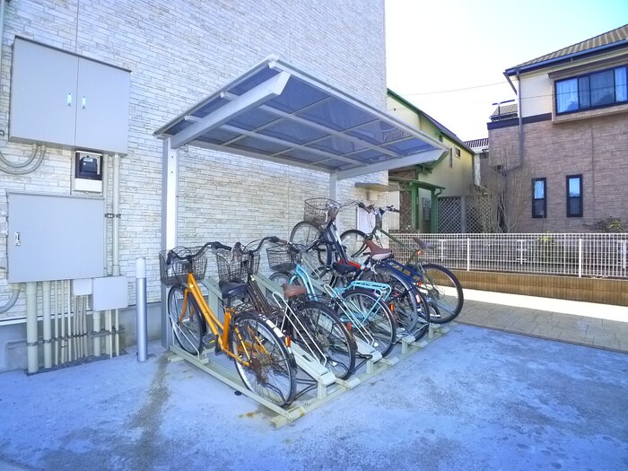 物件外観写真5　(駐輪場)