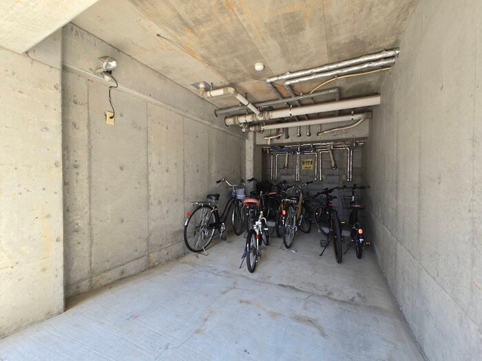 物件外観写真6　(駐輪場)