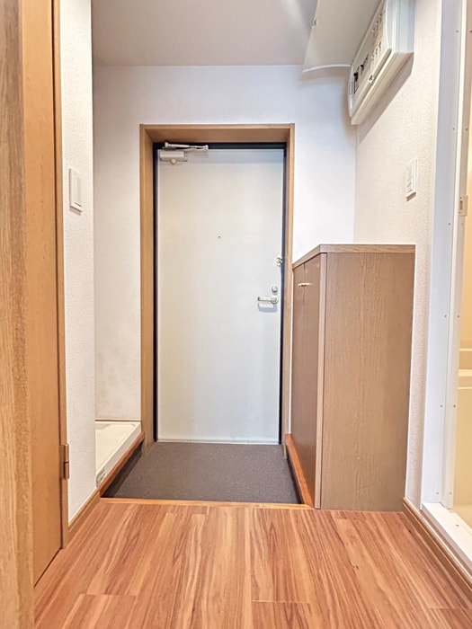 物件内観写真16　(玄関)