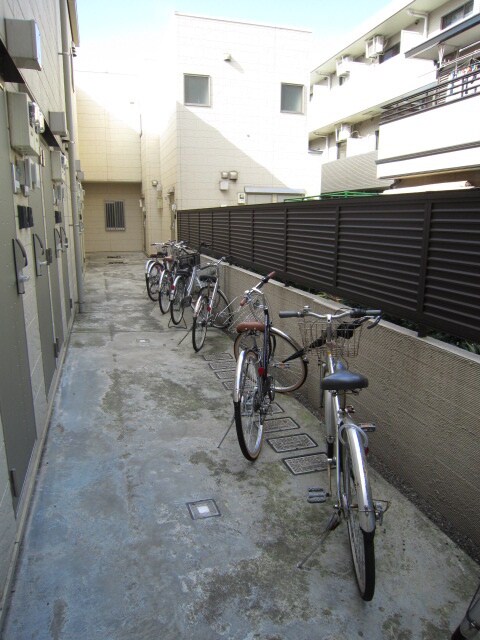 物件外観写真3　(駐輪場)