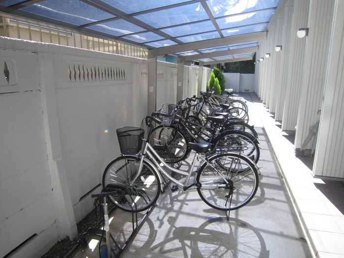 物件外観写真4　(駐輪場)