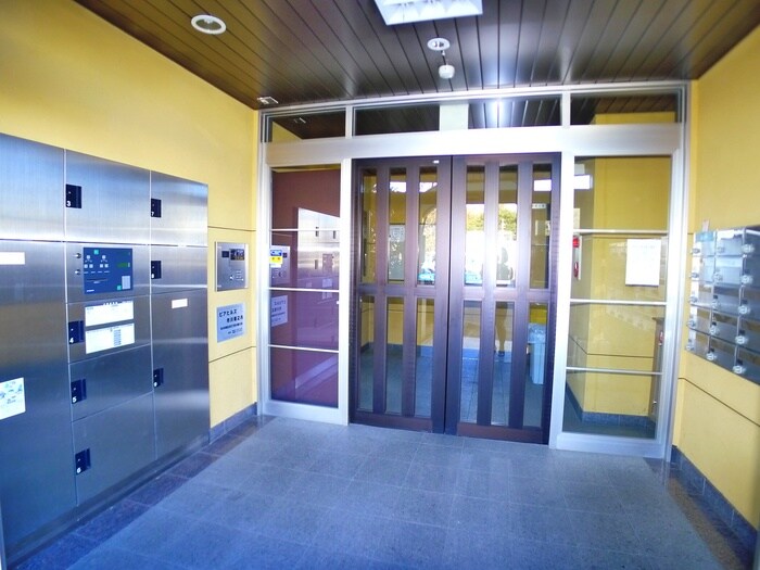 物件外観写真3　(エントランス部分)