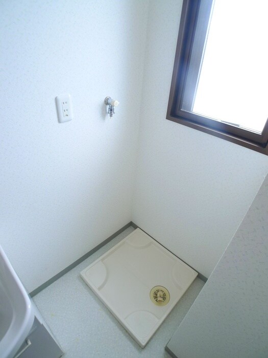 物件内観写真12　(洗濯機置場)