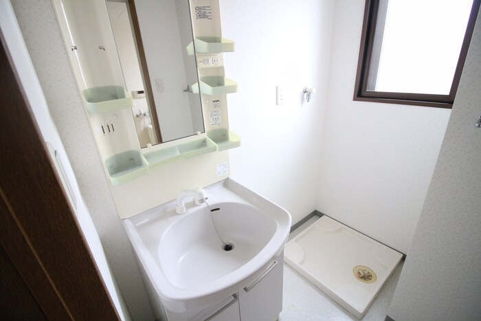 物件内観写真14　(洗濯機置場)