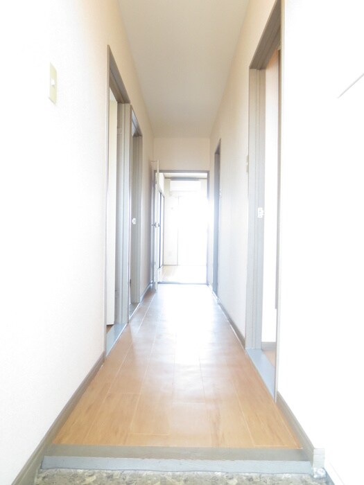 物件内観写真7　(玄関)