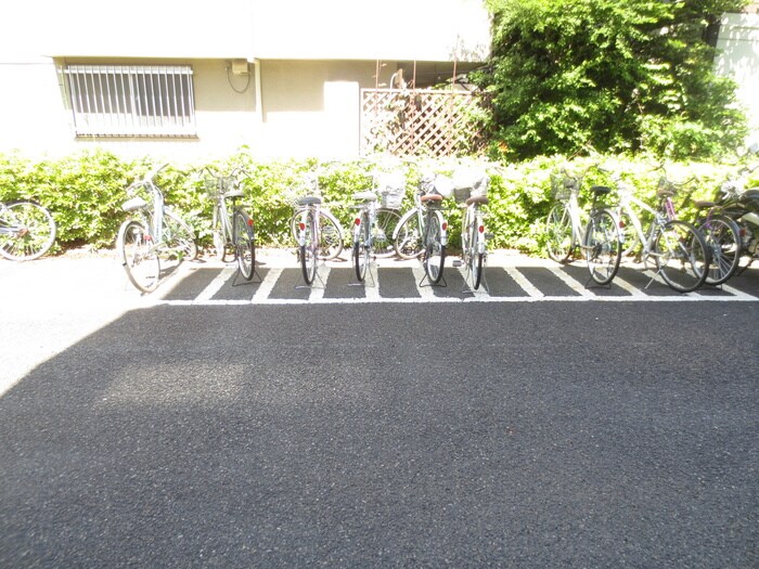 物件外観写真3　(駐輪場)