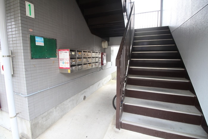 物件外観写真6　(エントランス部分)