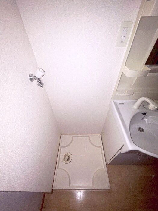 物件内観写真12　(洗濯機置場)