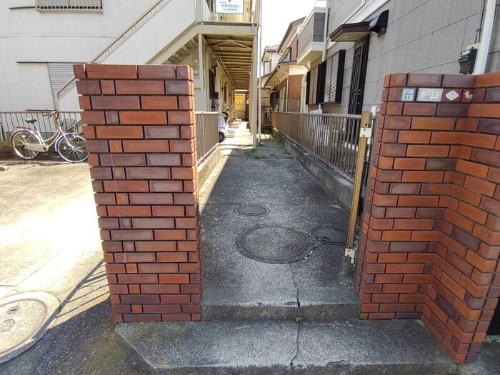 物件外観写真3　(エントランス部分)