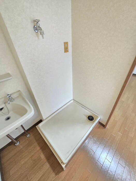 物件内観写真13　(洗濯機置場)