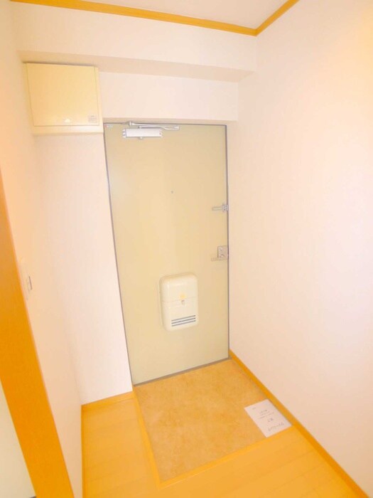 物件内観写真16　(玄関)