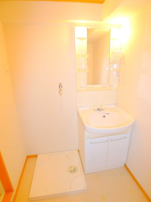 物件内観写真18　(洗濯機置場)