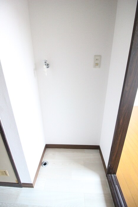 物件内観写真13　(洗濯機置場)