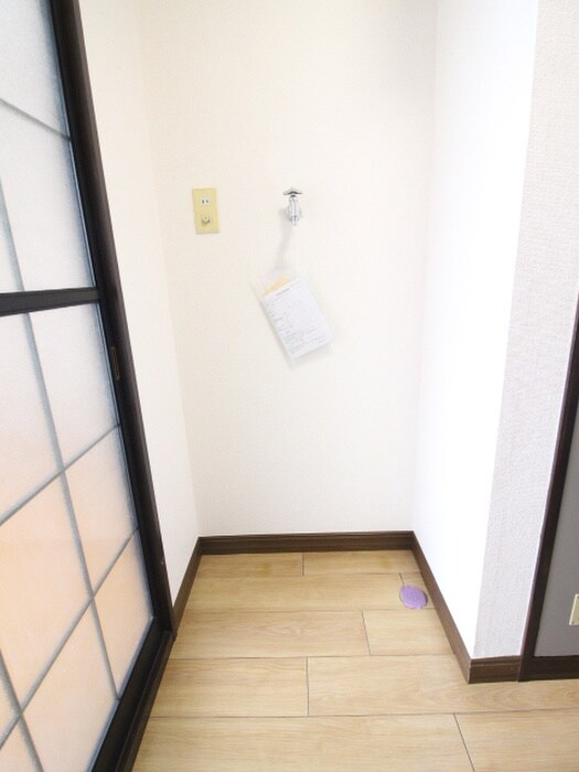 物件内観写真14　(洗濯機置場)