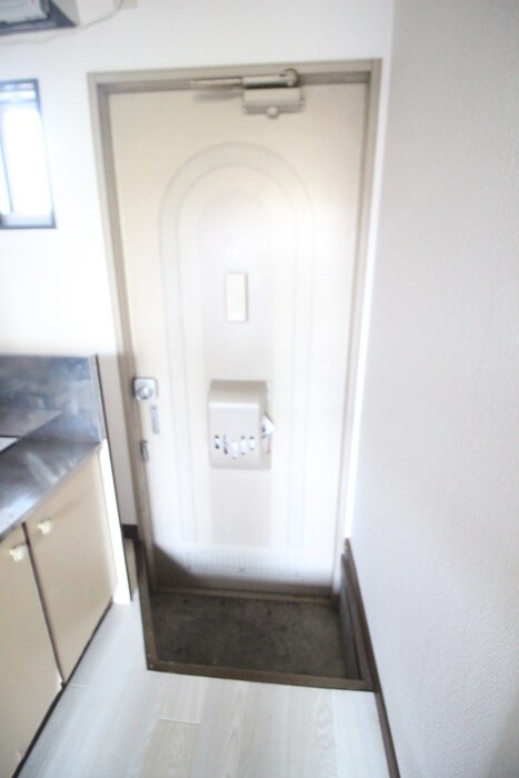 物件内観写真18　(玄関)