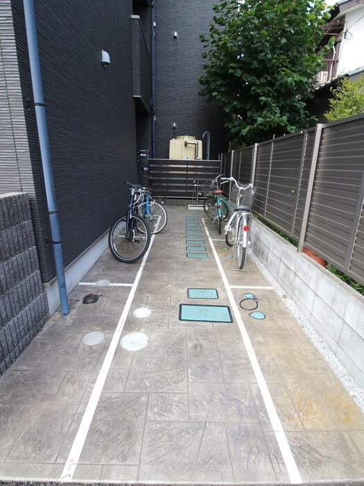 物件外観写真5　(駐輪場)