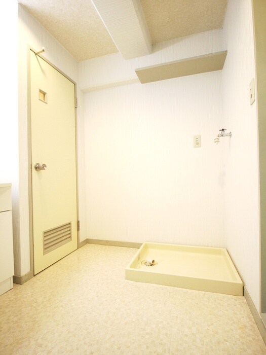 物件内観写真14　(洗濯機置場)