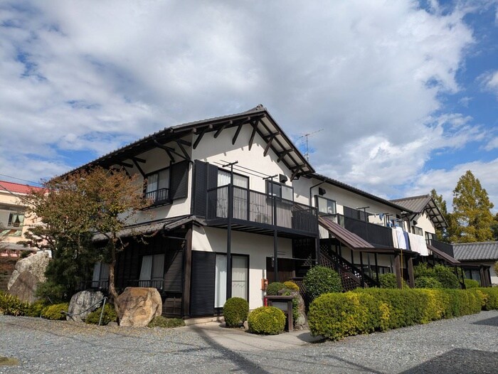 物件外観写真3　(バイク置き場)