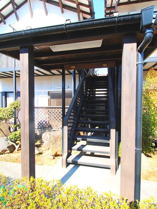 物件外観写真6　(エントランス部分)