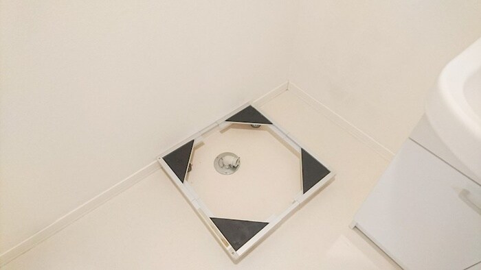 物件内観写真15　(洗濯機置場)