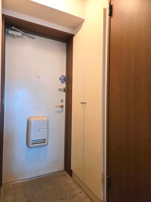 物件内観写真13　(玄関)